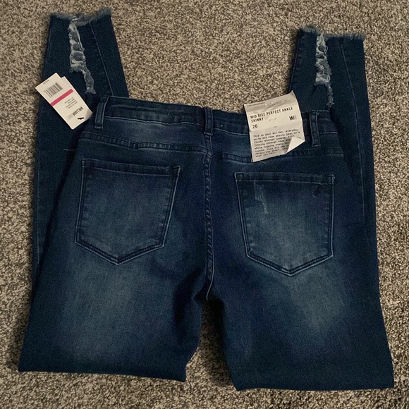 William Rast size 26 jeans - Picture 2 of 2